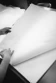 Sortering och räkning av papper på Papyrus, 12/5-1970.

Fotograf: Rolf Salomonsson, Wezäta studio, Grafiska Vägen Box 5057, 
402 22 Göteborg 5 Växel 031/40 01 40