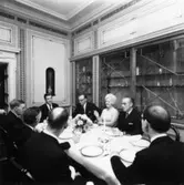 Utdelning av minnesgåvan den 31/10 1970. Middag på Villa Papyrus. (75-årsjubileum).