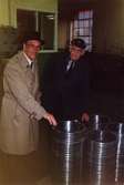 Wiggo Odenius och John Berggren vid fabriksvisning den 28/4 1983.