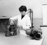 Laboratoriet, interiör. Böjstyvhetsmätare.