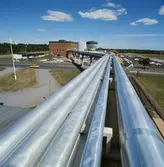 Exteriörbild från Papyrus Nymölla AB. Ledning från massabruket.