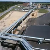 Exteriörbild från Papyrus Nymölla AB. Ledning från massabruket.