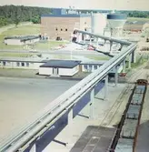 Exteriörbild från Papyrus Nymölla AB. Ledning från massabruket.