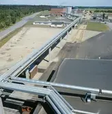 Exteriörbild från Papyrus Nymölla AB. Ledning från massabruket.