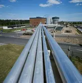 Exteriörbild från Papyrus Nymölla AB. Ledning från massabruket.