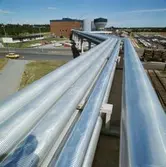 Exteriörbild från Papyrus Nymölla AB. Ledning från massabruket.