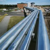 Exteriörbild från Papyrus Nymölla AB. Ledning från massabruket.