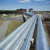 Exteriörbild från Papyrus Nymölla AB. Ledning från massabruket.