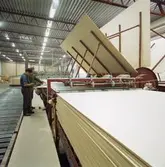 Interiörbild från Ry AB, spånskivefabrik.