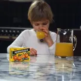 Juiceförpackning. Fotografi för Papyrus årsberättelse 1981.
Foto: Sten Granath, Wezäta.