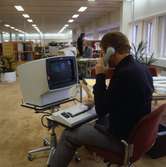 Pappersgruppen, kontoret, Region Väst, dataskärm. Hösten 1982.