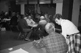 Medlemmar ur Bridgesällskapet Sang spelar på Kållereds fritidsgård, år 1983.

För mer information om bilden se under tilläggsinformation.