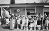 Skolavslutning på Liveredsskolan (senare Östergårdsskolan) i Kållered år 1983.