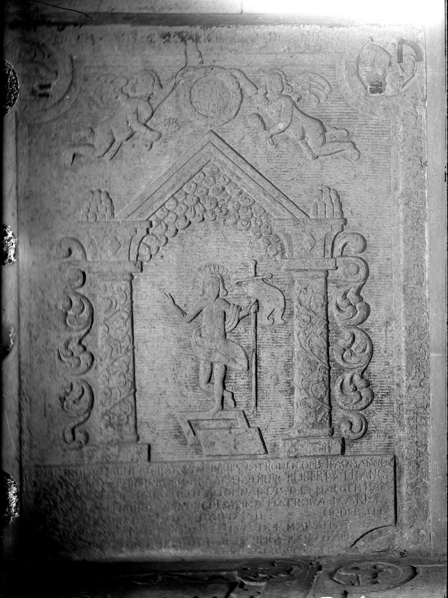 Ellert Johan Viktor Sörman, Gravhällar i Köpings kyrka. Fotograf E Sörman.