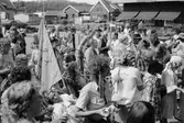 Karneval i Kållered, år 1983. Festligheter i centrum.

För mer information om bilden se under tilläggsinformation.