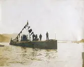 Ubåten HVALEN under bogsering efter stapelavlöpning (sjösättning av nybyggt fartyg från stapelbädd).