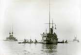 Brittiska örlogsfartyg. På Gibraltars redd. Mitt i bilden ses HMS Bonaventure, sjösatt 1892 som kryssare. Ombyggd till depåfartyg för ubåtar 1907.