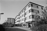 Lindome centrum inför 10-årsjubileet, år 1983.

För mer information om bilden se under tilläggsinformation.