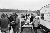 Lindome Bågskytteklubb anordnar poängpromenaden Gåsajakten i Lindome, år 1983. Start vid Gödebergsvägen.

Fotografi taget av Harry Moum, HUM, Mölndals-Posten, vecka 46, år 1983.