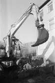 Schaktning för nytt kylrum vid bamba på Brattåsskolan i Kållered, år 1983.

För mer information om bilden se under tilläggsinformation.