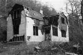 Eldhärjat hus vid Gamla Riksvägen i Kållered, år 1983.

För mer information om bilden se under tilläggsinformation.