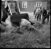 Flyttning av älvkvarnsten. Källhult Dalskog