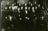 Personal vid J.A. Forss hattfabrik i början av 1890-talet. Gåva av John Sahlgren, Ranten, f.d. möbelhandl. i Falköping.