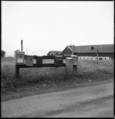 Västra Tunhem. Ladugården till Västra Tunhems prästgård, postlådor och brevlåda.