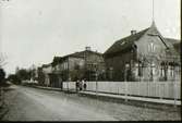 Trädgårdsgatan, sedd från väster och södra stationen.