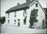 Kv. Gästgivaren 10, Storgatan 44, målare Erik Rosells fastighet. Huset revs 1944.