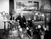 Rumsinteriör, en man.
Handlare David Bergkvist på 75 årsdagen.