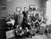 Rumsinteriör, familjegrupp 5 personer.Erik Boudries 50 årsdag.