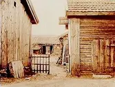Knuttimrade ekonomibyggnader, radby. 
Helins gård. 
Kopia 1950 till Nordiska Museet.