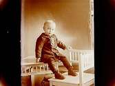 En liten pojke.Karl Erik Lindskog, fotograf Sam Lindskogs äldste son, vid 2 års ålder.