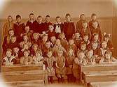 Gumaelius skolan, klassrumsinteriör, 42 skolbarn med lärare. Fröken Ahnmark