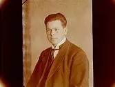 En man, bröstbild.
Folkskollärare Gustaf Tillas
