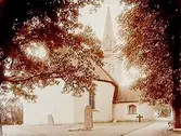 Askers kyrka, från öster.Beställningsnr: AR-227.