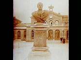 Centralstationen.
A.E. von Rosens staty i parken framför centralstationen.