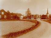 Medåkers kyrka.
Kyrkan, lärarebostaden och folkskolan.