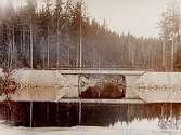 Landsvägsbron vid Åros vid Svartåns utmynning i sjön Toften.