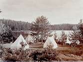 Campingläger vid Lillsjön, tre tält.
Beställningsnr: KV-534.
