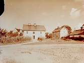 Tvåvånings bostadshus.Envånings bostadshus.