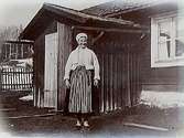 En kvinna i folkdräkt.Fru Berglund