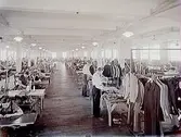 Albin Rapps Konfektionsfabrik, interiör från sysalen.