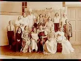 Vasaskolan, skolteater, 17 utklädda flickor.
Lärarinna fru Ström
