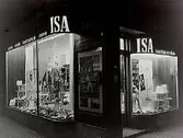 Exteriör, skyltfönster.
AB ISA sjukvårdsaffär.