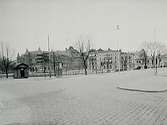 Örebro Teater och Gamla Sparbankshuset.
Taget för blivande nya bygget på teaterplatsen, genom Stadsarkitekt Arn.