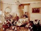 Fritz Eriksson på 50 årsdagen.Rumsinteriör, en man.