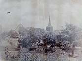 Sköllersta kyrka på 1870 talet.
Bilden tagen efter gammalt urblekt foto, fotografen okänd.