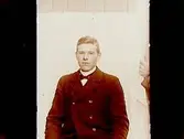 En man, bröstbild.Albin Larsson